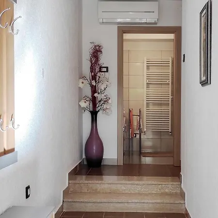 Stunning Apartment In Porec With Kitchen